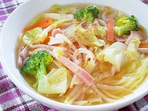 たっぷり野菜は水炒め☆ヘルシーラーメン